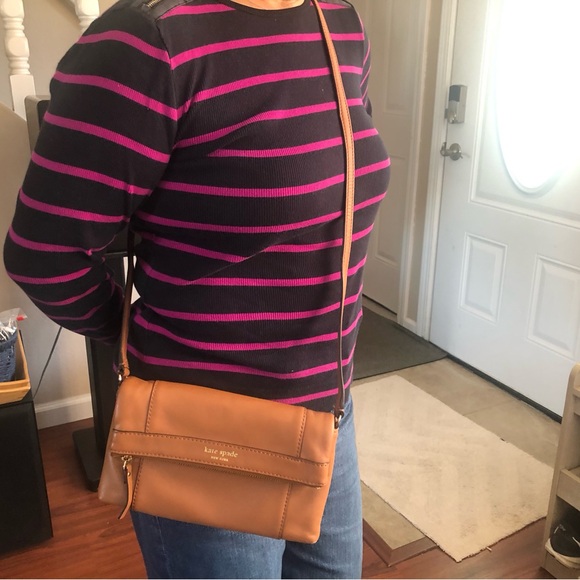 KATE SPADE Tan foldover crossbody bag., strap is 22 inches. Dust bag included. - Picture 8 of 8